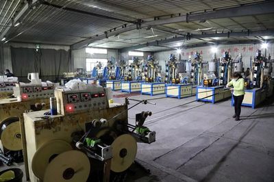 六十三團涉農企業開足馬力忙生產，旅客票務代理業務同步推進